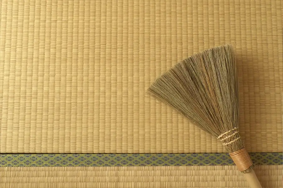 畳と竹箒 写真